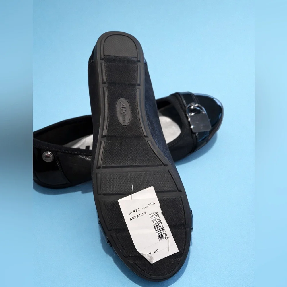 NWT- Anne Klein AK Sport Black Ballet Flats with Patent Toe Buckle Accents-Size7 - Picture 4 of 4